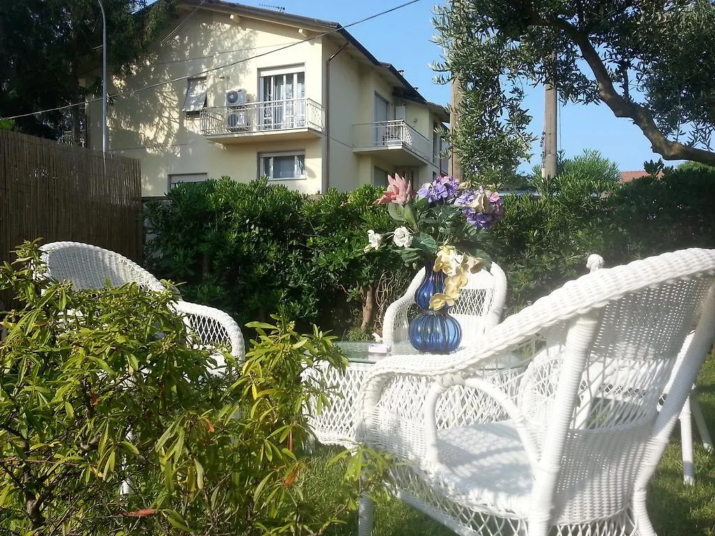 A Casa Di Ely Apartment Lido di Camaiore Italy