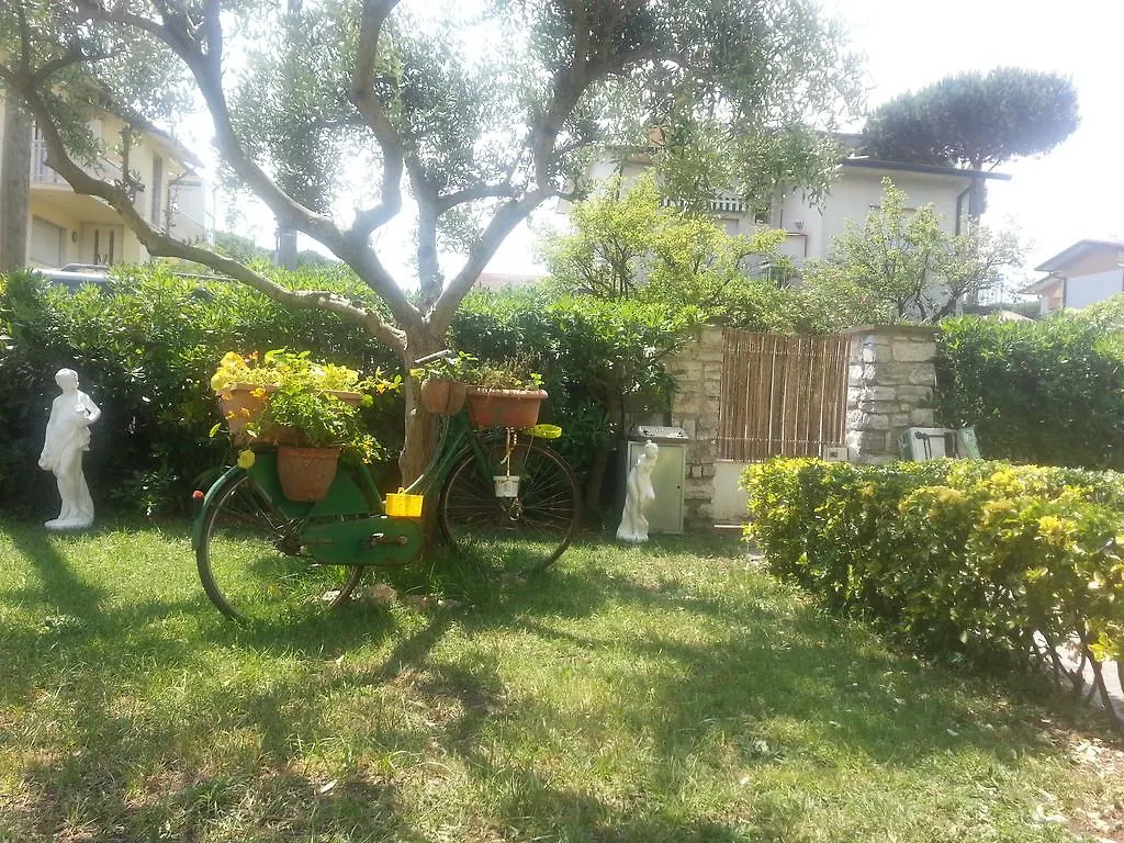 A Casa Di Ely Apartment Lido di Camaiore Italy