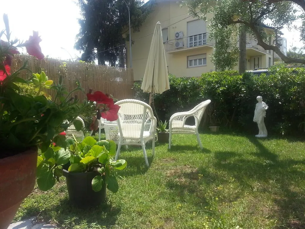 A Casa Di Ely Apartment Lido di Camaiore