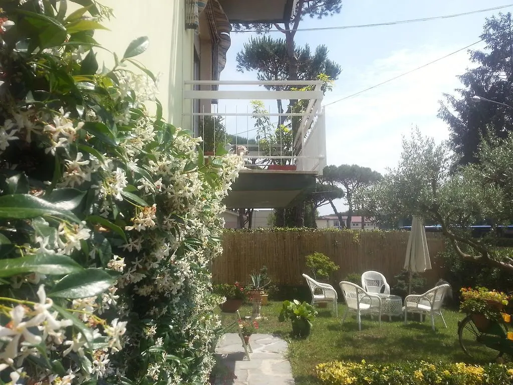 A Casa Di Ely Apartment Lido di Camaiore Italy