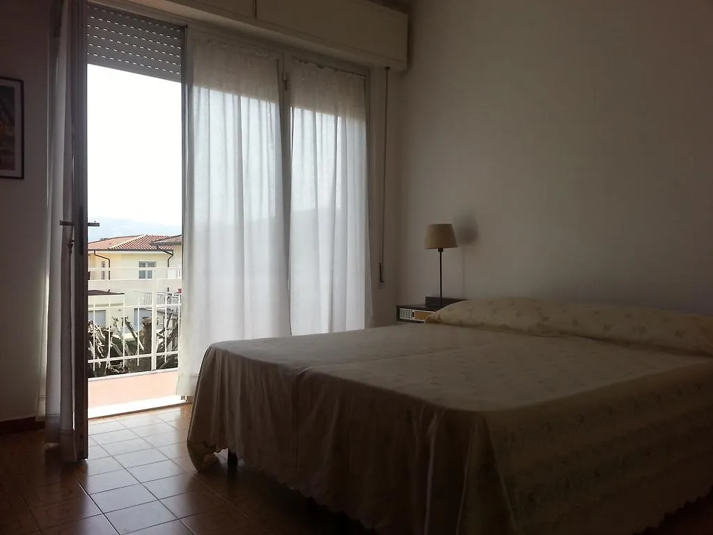 A Casa Di Ely Apartment Lido di Camaiore