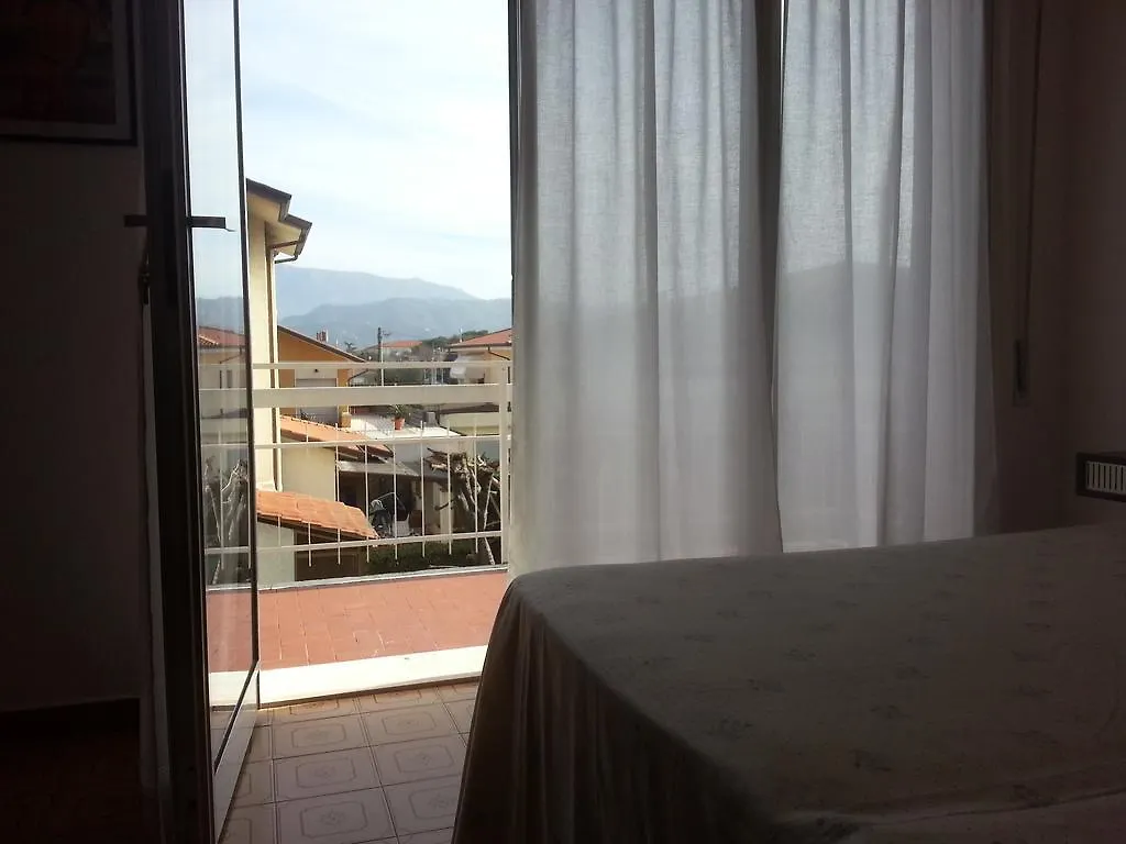 A Casa Di Ely Apartment Lido di Camaiore