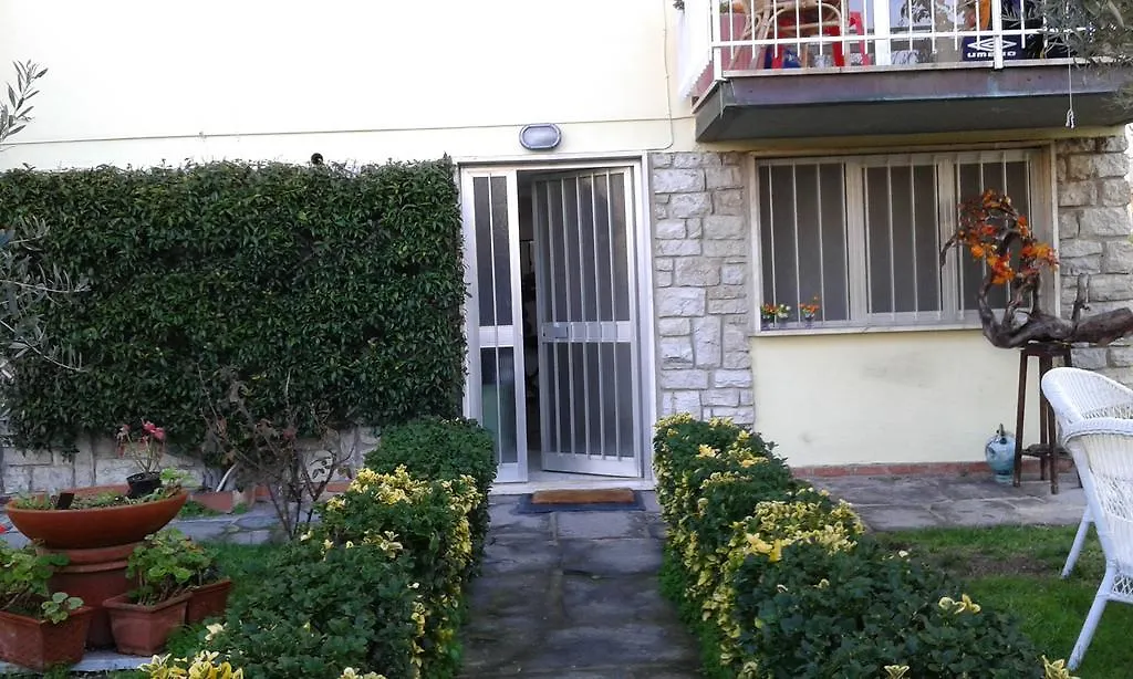 A Casa Di Ely Apartment Lido di Camaiore Italy