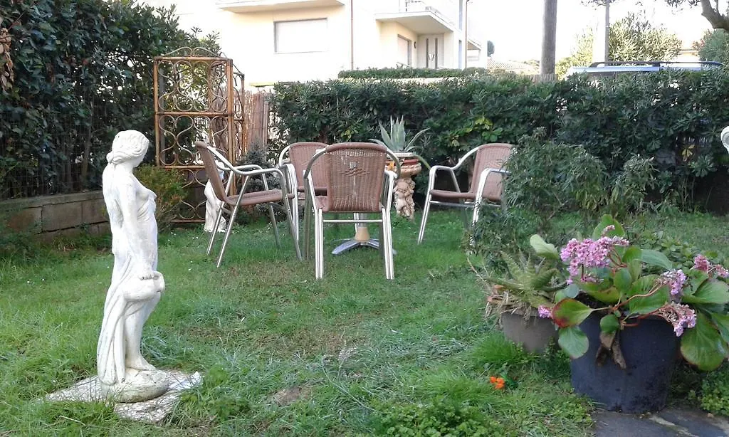 A Casa Di Ely Apartment Lido di Camaiore 0*,  Italy
