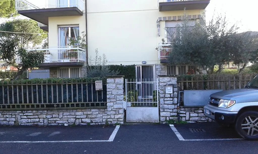 A Casa Di Ely Apartment Lido di Camaiore