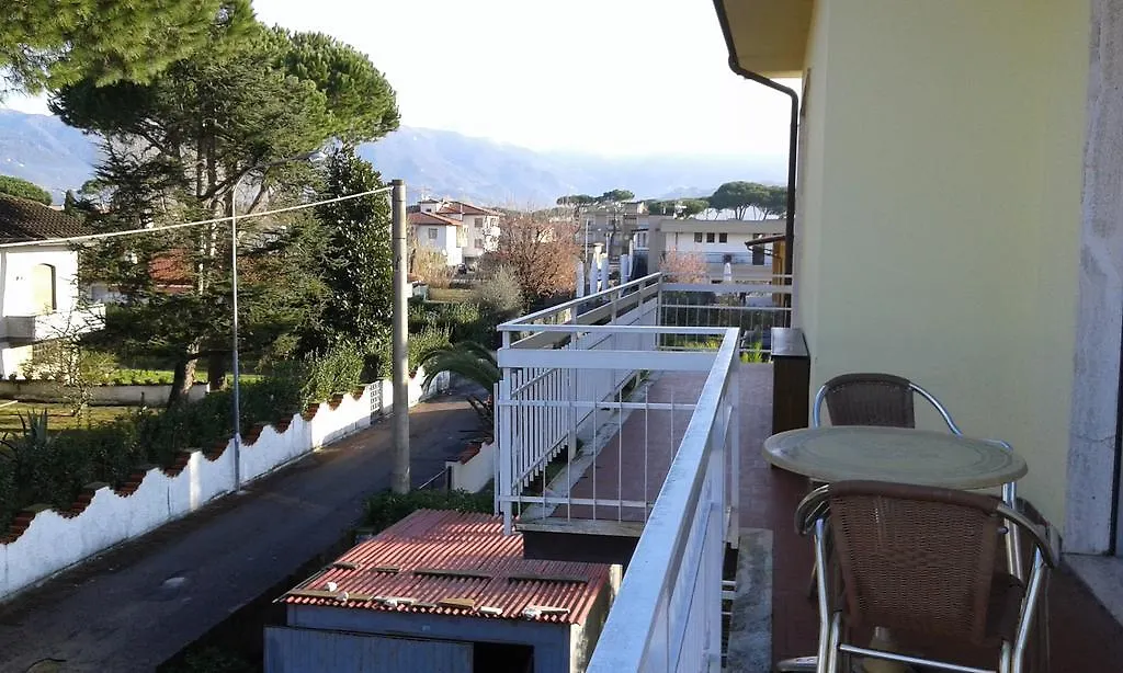 A Casa Di Ely Apartment Lido di Camaiore