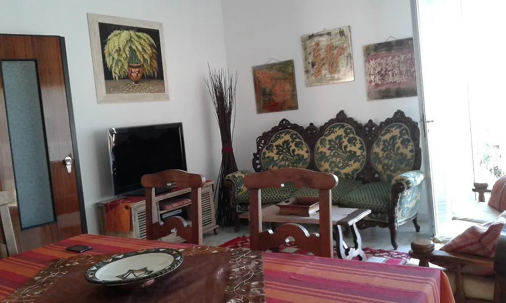 A Casa Di Ely Apartment Lido di Camaiore