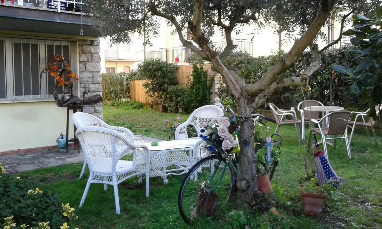 A Casa Di Ely Apartment Lido di Camaiore